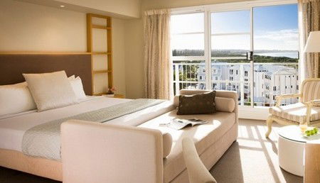 Quality Suites Deep Blue - Tourism Noosa 0