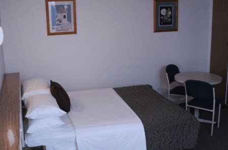 Burkes Hotel Motel - Tourism Noosa 1