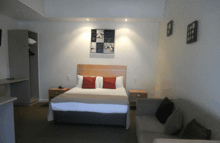 Burkes Hotel Motel - Tourism Noosa 4