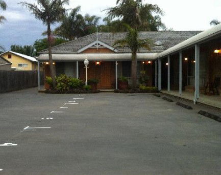 Best Western Coastal Waters Motor Inn - Tourism Noosa 1