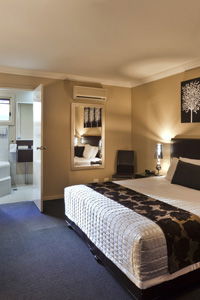 Ambassador On Ruthven - Toowoomba - Tourism Noosa 1