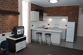 Lakes Central Hotel - Tourism Noosa 2