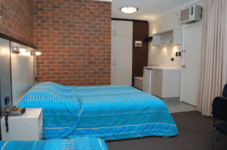 Lakes Central Hotel - Tourism Noosa 3