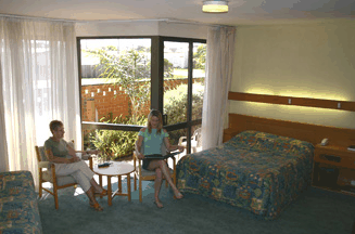 Lakes Central Hotel - Tourism Noosa 4
