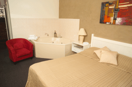 Buffalo Motor Inn - Tourism Noosa 1