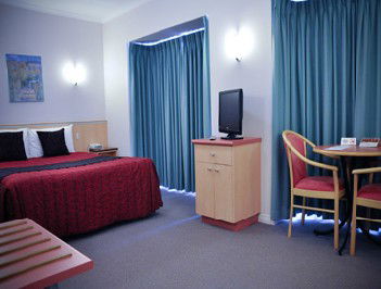 The Waverley International Hotel - Tourism Noosa 3