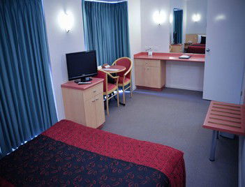 The Waverley International Hotel - Tourism Noosa 4