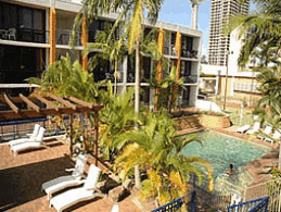 Club Surfers - Tourism Noosa 4
