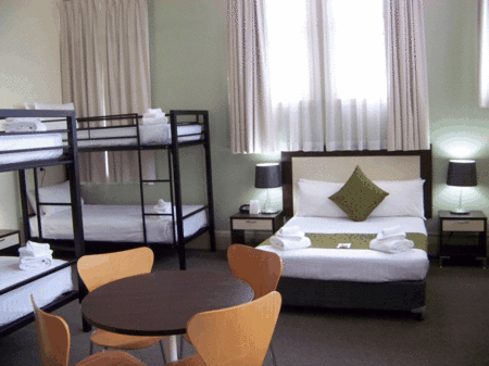 Aarons Hotel - Tourism Noosa 4