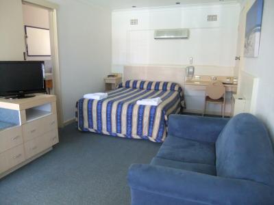 Country Comfort Cowra Countryman Motor Inn - Tourism Noosa 2