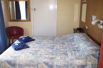 Meningies Waterfront Motel - Tourism Noosa 2