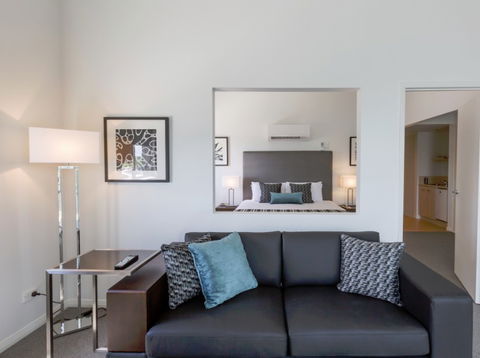 Ramada Hotel Hope Harbour - Tourism Noosa 3