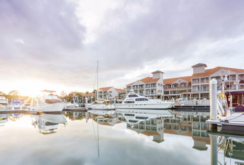 Ramada Hotel Hope Harbour - Tourism Noosa 4