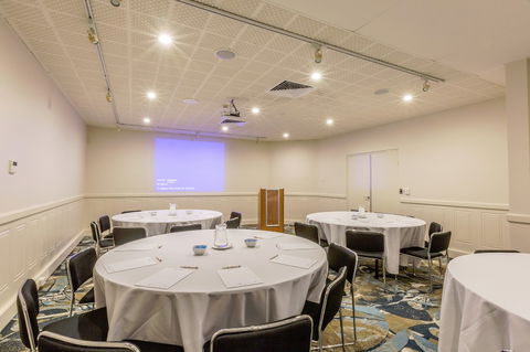 Ramada Hotel Hope Harbour - Tourism Noosa 5