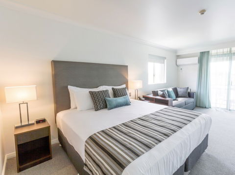 Ramada Hotel Hope Harbour - Tourism Noosa 7