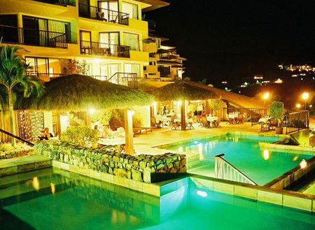 Waters Edge Resort - Tourism Noosa 1