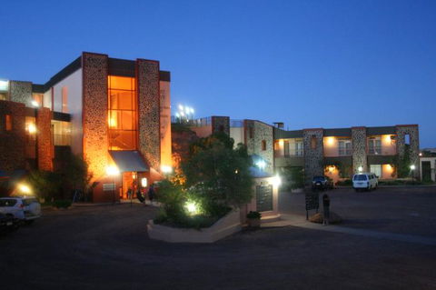 Desert Cave Hotel - Tourism Noosa 2