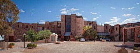 Desert Cave Hotel - Tourism Noosa 3
