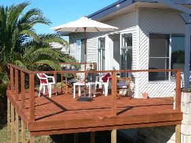 Beachport Escape - Tourism Noosa 0