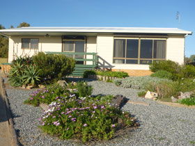 Oaklands Beach House - Tourism Noosa 0