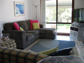 Ocean Break - Tourism Noosa 0