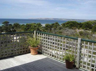 Lantauanan - The Lookout - Tourism Noosa 1