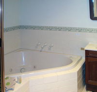 McLaren Ridge 1 - McLaren Ridge Log Cabins - Tourism Noosa