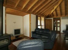 McLaren Ridge 4 - McLaren Ridge Log Cabins - Tourism Noosa 1