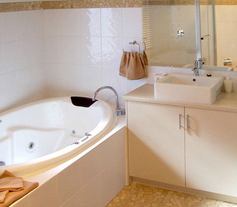 McLaren Ridge 3 - McLaren Ridge Log Cabins - Tourism Noosa 1