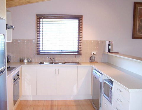 McLaren Ridge 3 - McLaren Ridge Log Cabins - Tourism Noosa 2