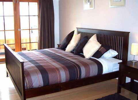 McLaren Ridge 3 - McLaren Ridge Log Cabins - Tourism Noosa 3