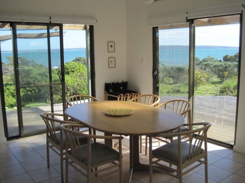 Wallaby Beach House - Tourism Noosa 5