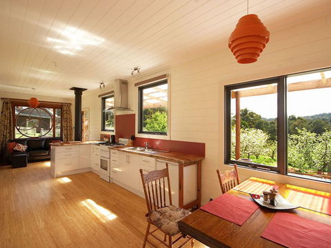 Elvenhome Farm Cottage - Tourism Noosa 2