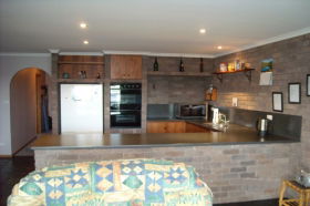 Three Hut Point Waterfront Accommodation - Tourism Noosa 0