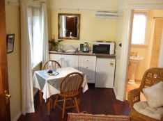 Elm Wood Classic Bed And Breakfast - Tourism Noosa 3