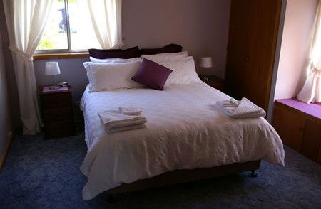 Three Hut Point Waterfront Accommodation - Tourism Noosa 5