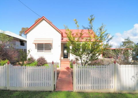 Diamond Cottages - Tourism Noosa 0