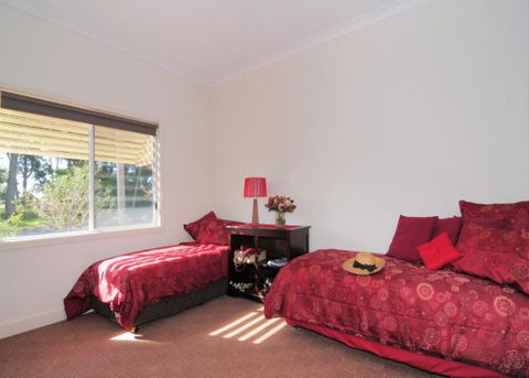 Diamond Cottages - Tourism Noosa 2