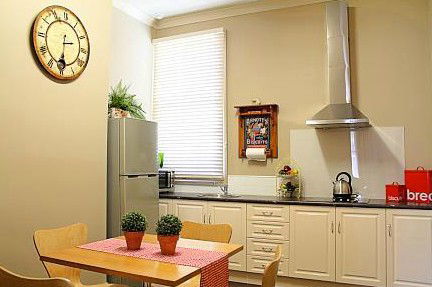 April Apartments Ballarat - Tourism Noosa 1