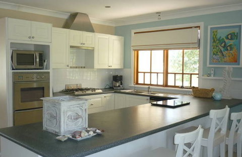 By The Bay - Tourism Noosa 4