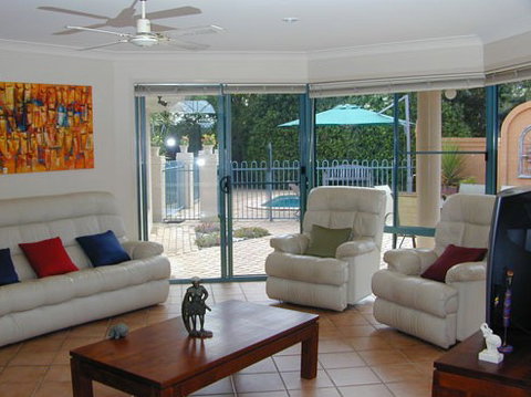 Golden Cane Bed And Breakfast - Tourism Noosa 0