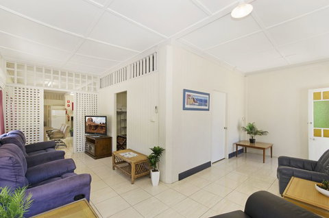 Strand Motel - Tourism Noosa 0