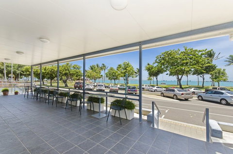 Strand Motel - Tourism Noosa 2
