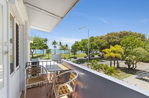 Strand Motel - Tourism Noosa 3