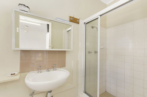 Strand Motel - Tourism Noosa 5