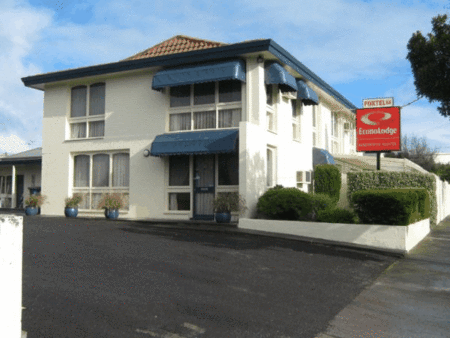 Econo Lodge Hacienda Motel - Tourism Noosa