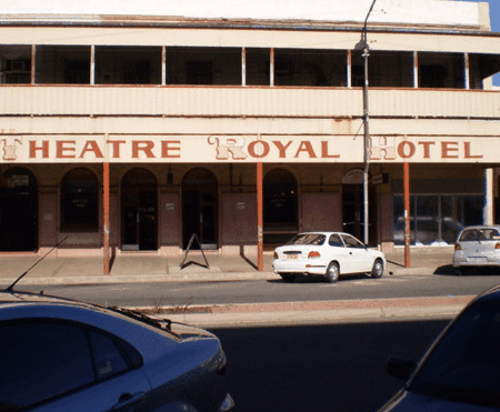 Theatre Royal Hotel - Tourism Noosa