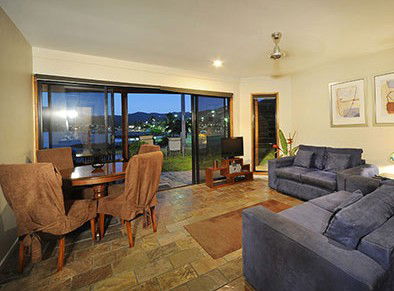 Airlie Waterfront Bed And Breakfast - Tourism Noosa 4