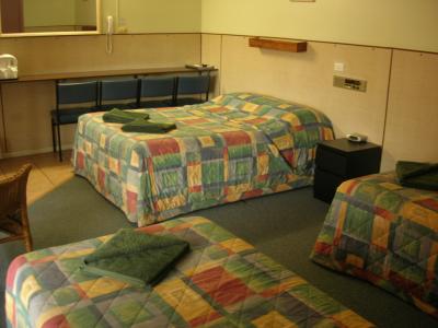 Cross Roads Motel - Tourism Noosa 1