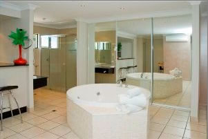 Windmill Motel And Reception Centre - Tourism Noosa 0